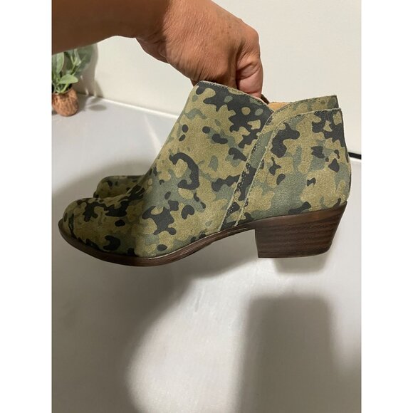 Lucky Brand Green Camo Suede Ankle Boots With Stacked Heel & Side Zipper - Picture 2 of 9